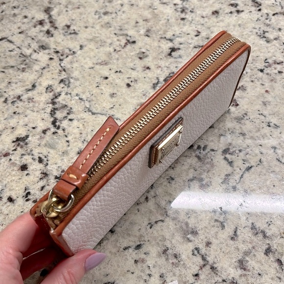 Dooney & Bourke Wallet NWOT - Picture 6 of 9